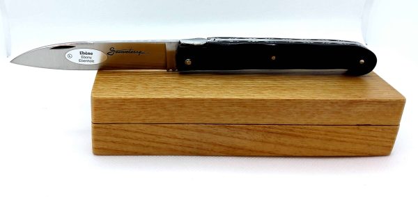 Sauvettere 11cm, mouche en feuille de sauge forgée et manche en ébène facetté