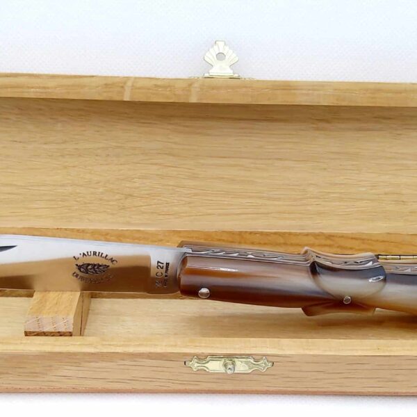 L’Aurillac 11cm, doubles platines inox ciselées et ressort guilloché en Corne